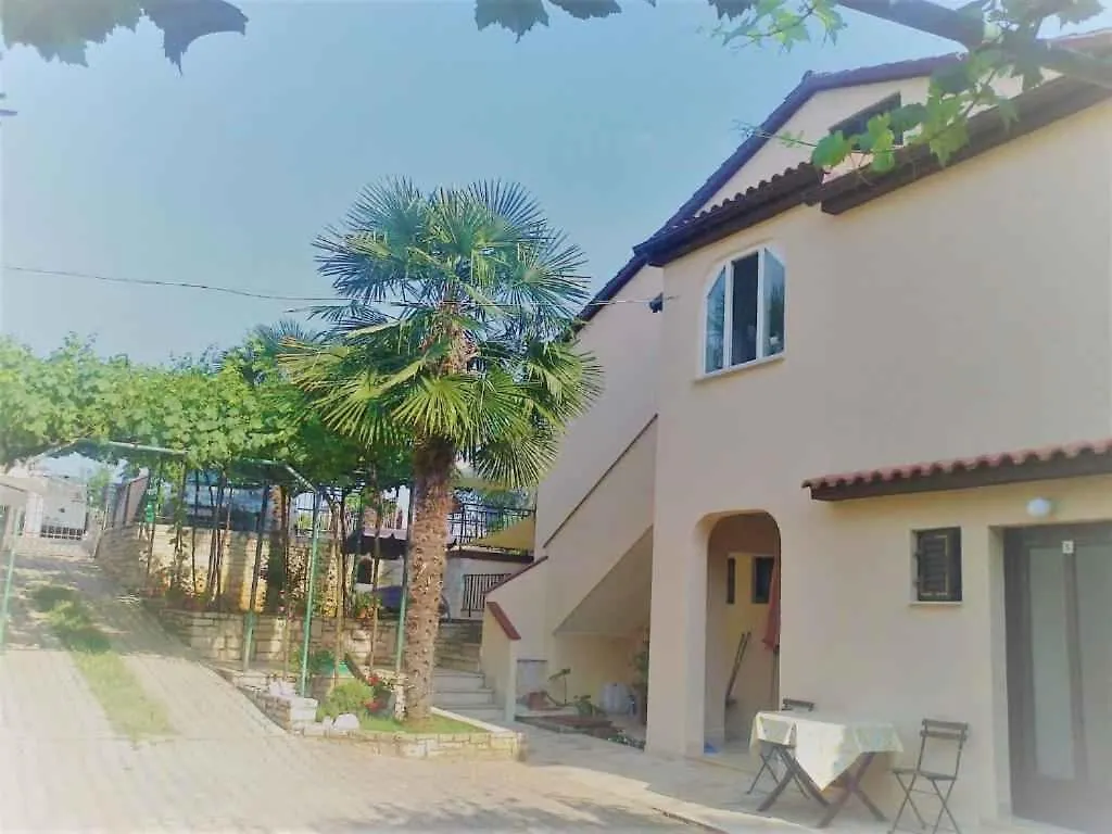 Apartments In Tar/Porec - Istrien 42546 Tar-Vabriga 0*,