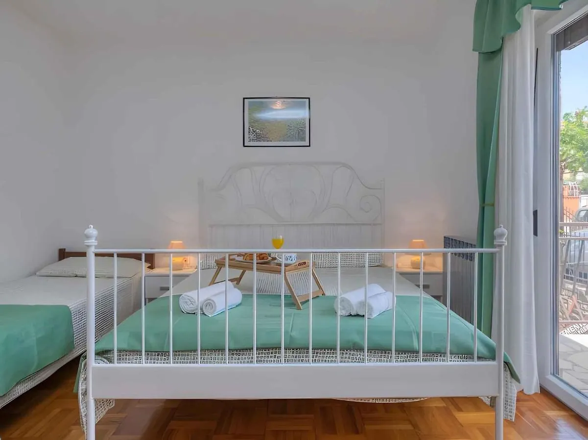 Apartments In Tar/Porec - Istrien 42546 Tar-Vabriga 0*,